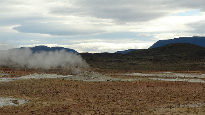 Хверарёнд — геотермальное поле, выжженное фумаролами и сульфатарами