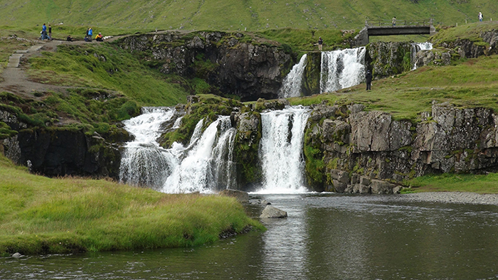 Исландия. Водопад Киркьюфетльфосс рядом с городком Грундафьордур